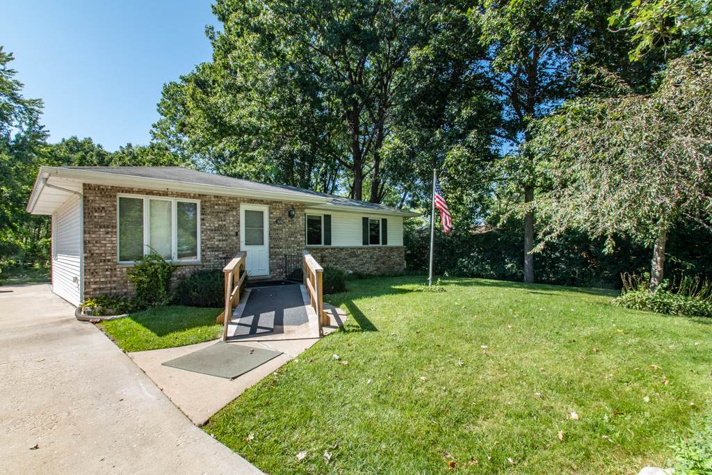 9252 11 Avenue - Photo 1