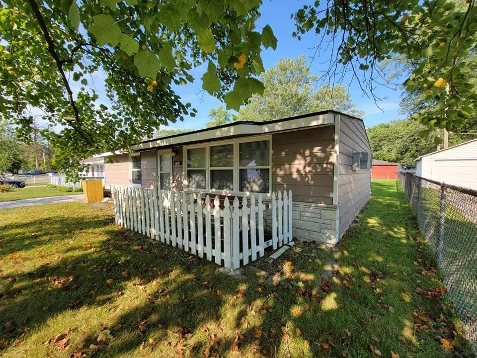 253 Tiverton Lane - Photo 1