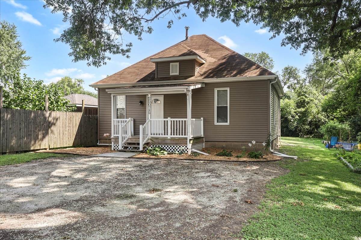 2507 1/2 Main Street - Photo 1