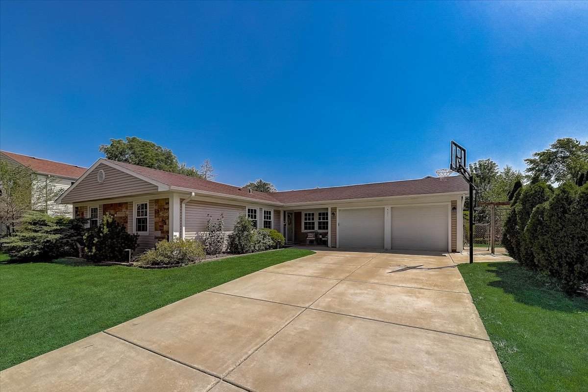 427 Selkirk Drive - Photo 1