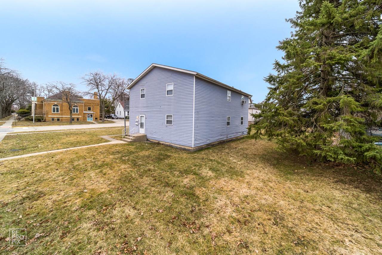 1701 Lincoln Street - Photo 1