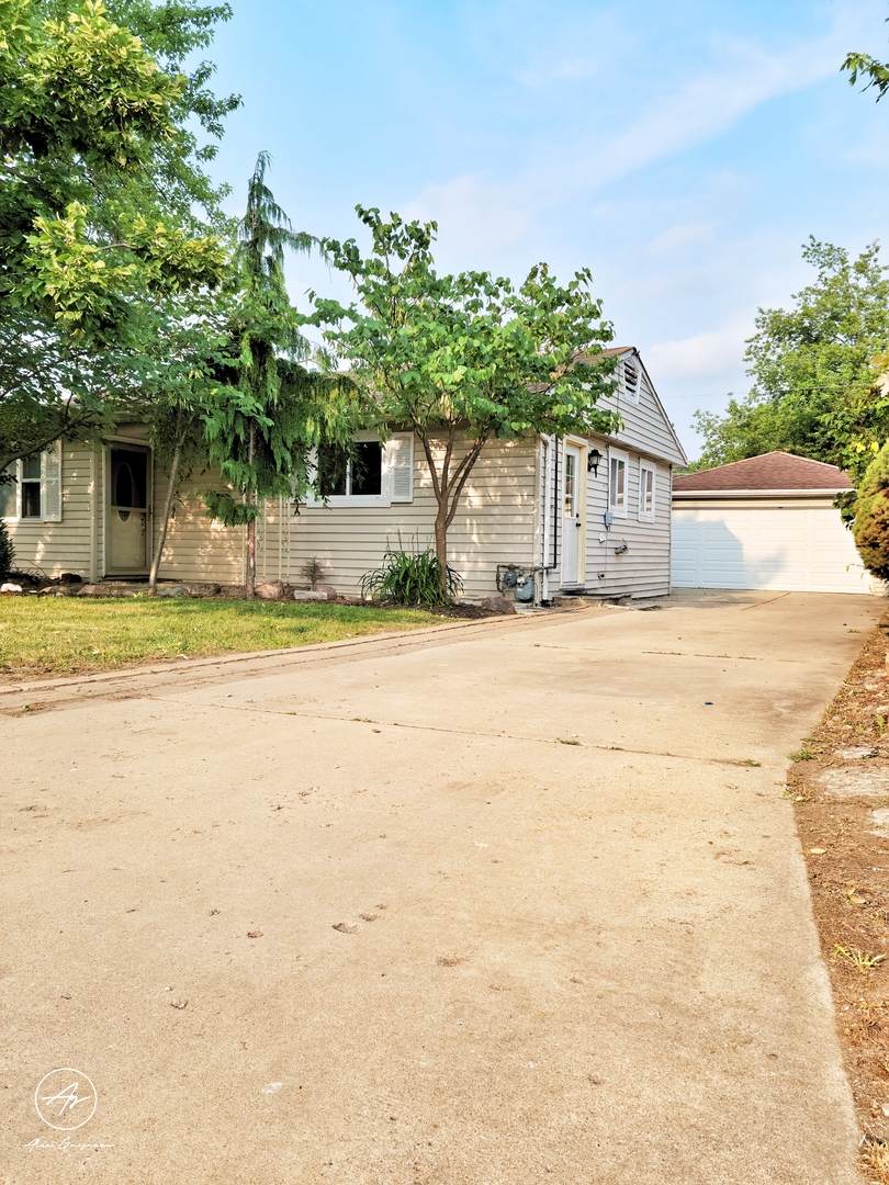 27 Evergreen Lane - Photo 1
