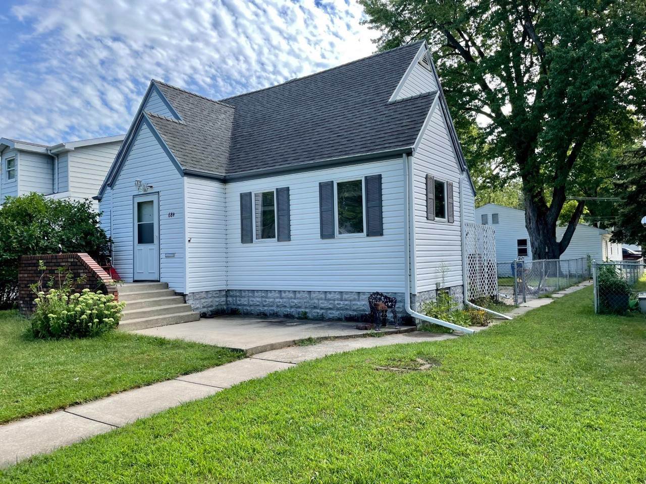 684 Main Avenue - Photo 1