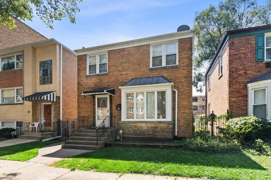 2709 Estes Avenue - Photo 1
