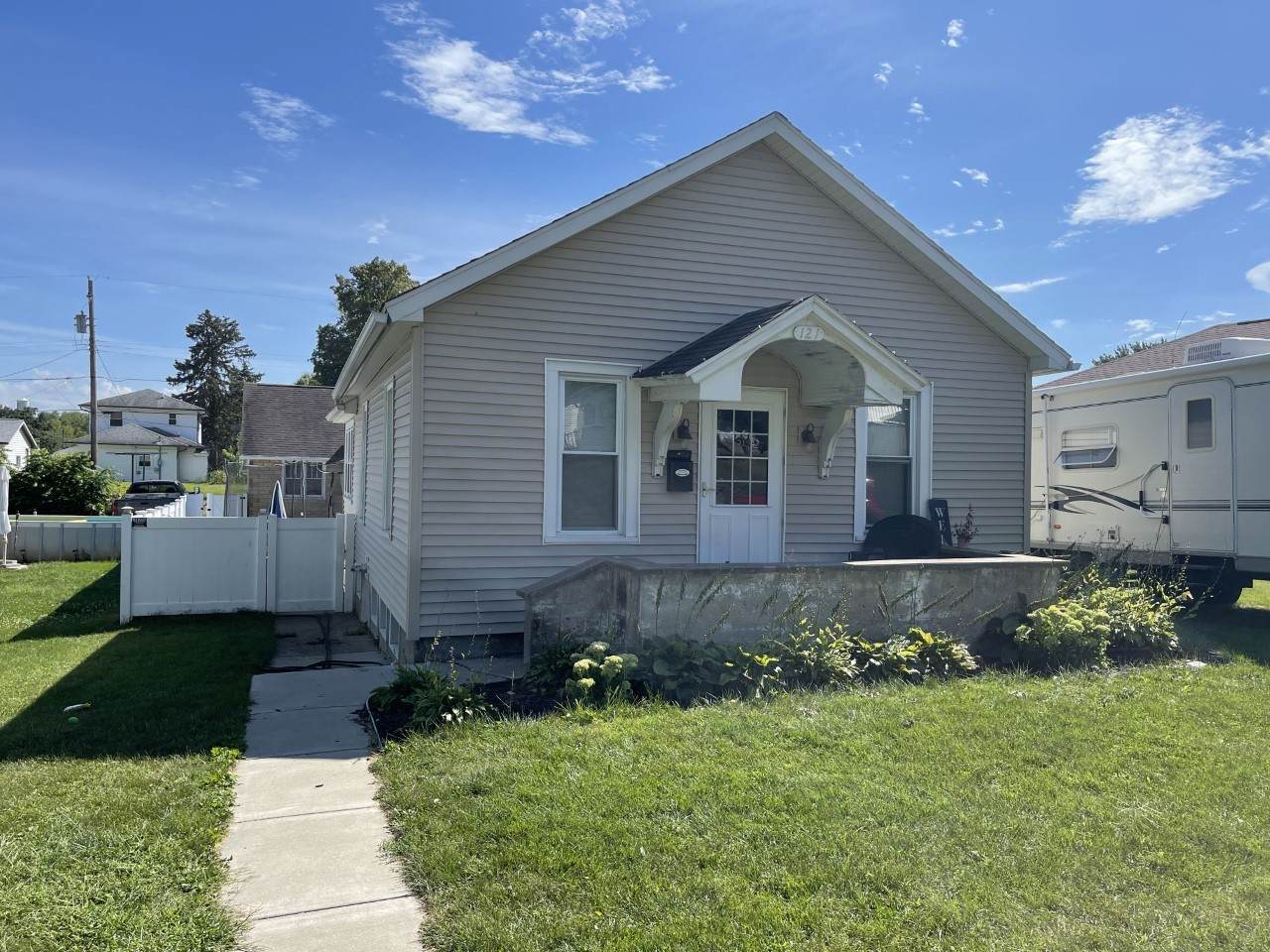 121 6th Street - Photo 1
