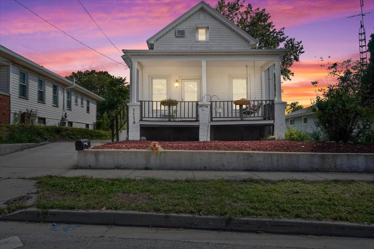 1114 Macarthur Avenue - Photo 1