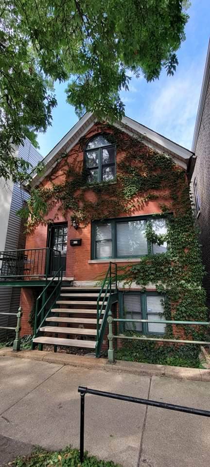 2128 Dickens Avenue - Photo 1