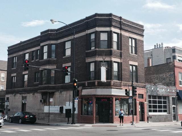 2009 Damen Avenue - Photo 1