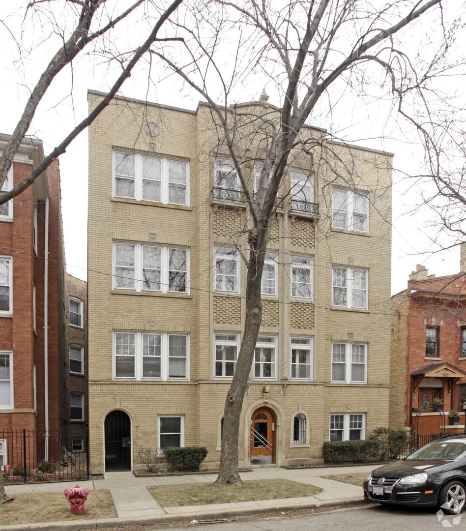 1424 Thome Avenue - Photo 1