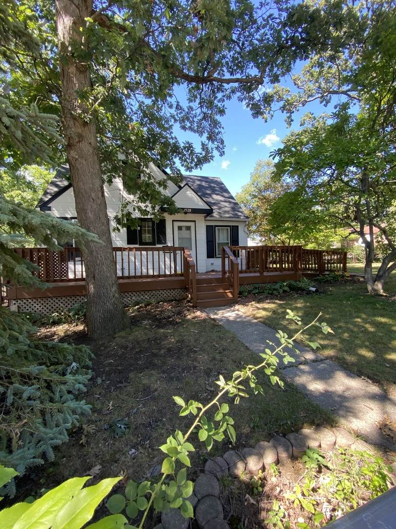 1528 Pine Grove Avenue - Photo 1