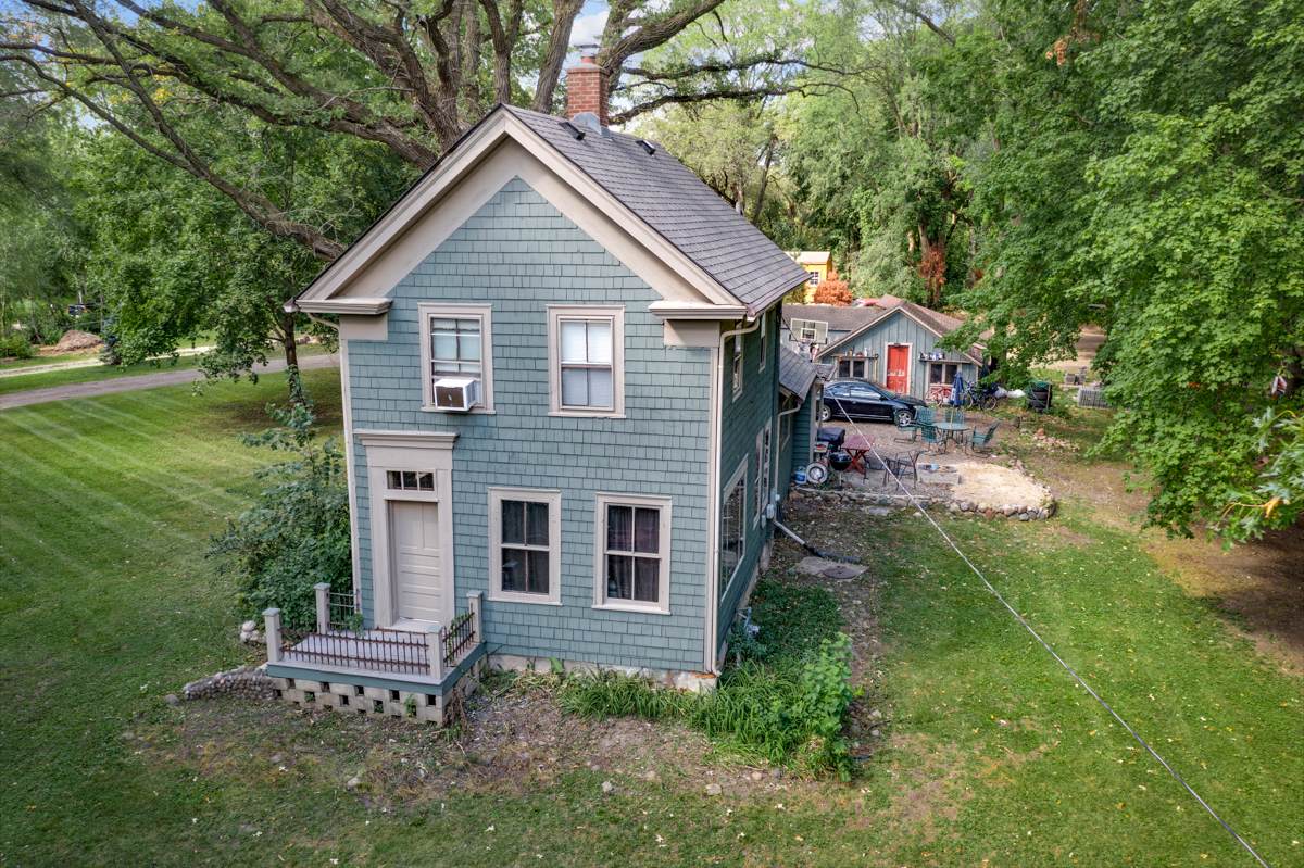 38W596 Highland Avenue - Photo 1