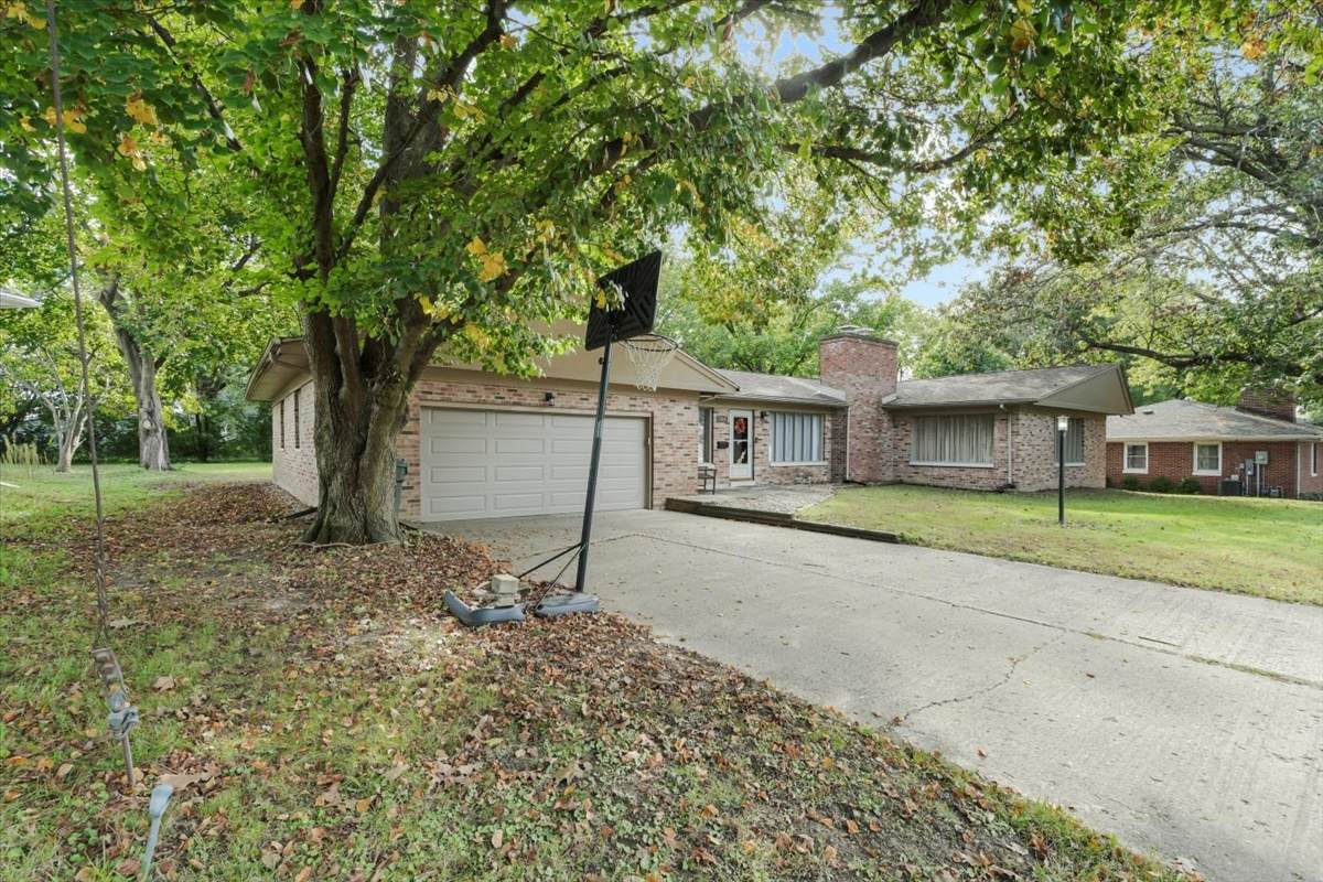 1804 Golfview Drive - Photo 1
