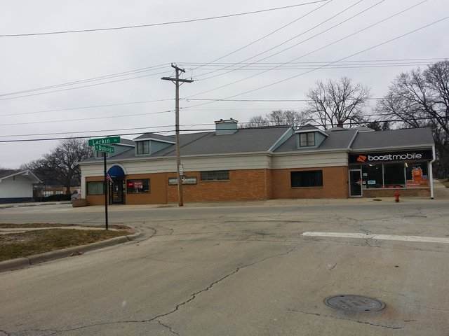 1020 Larkin Avenue - Photo 1