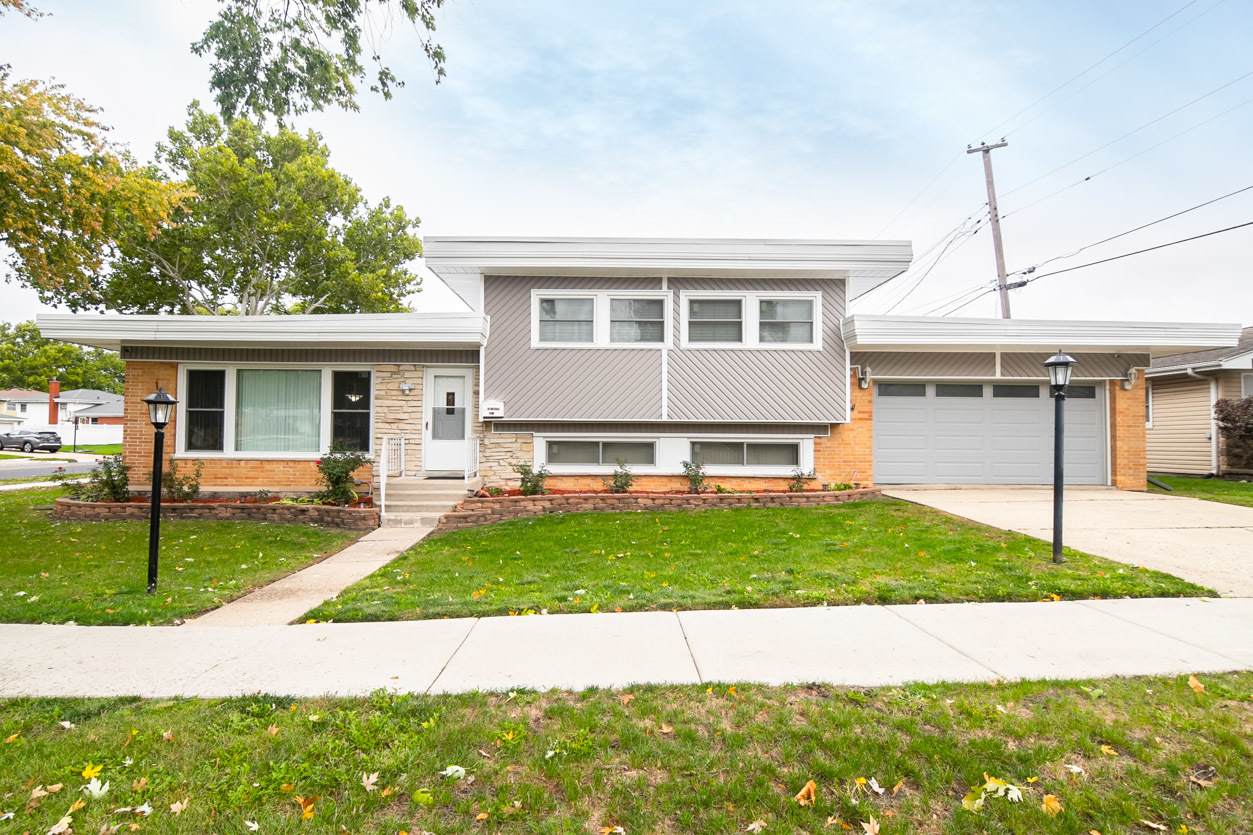 1 Lincoln Avenue - Photo 1