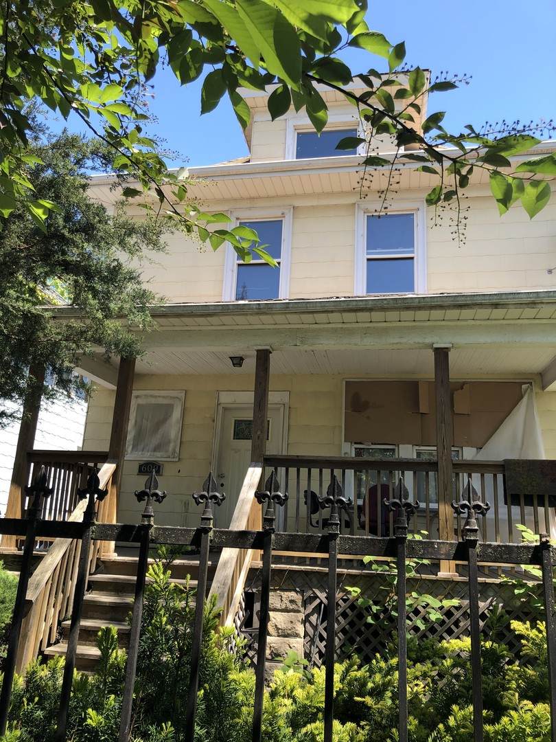 609 Leamington Avenue - Photo 1