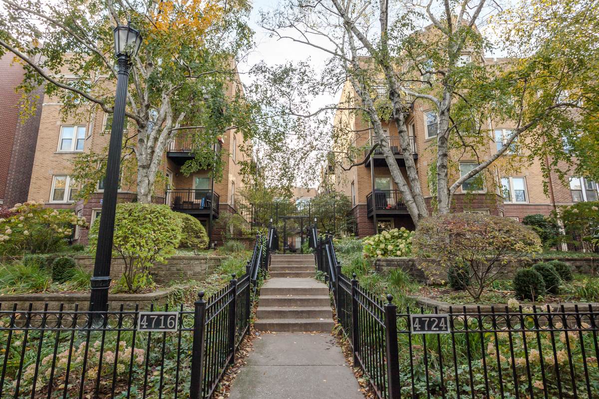 4720 Beacon Street - Photo 1