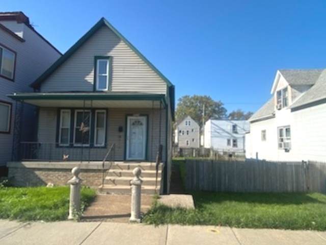9524 Avenue L - Photo 1