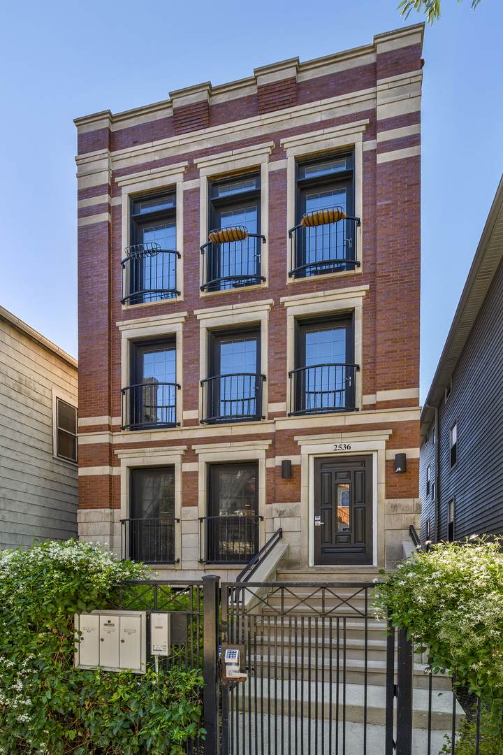 2536 Southport Avenue - Photo 1