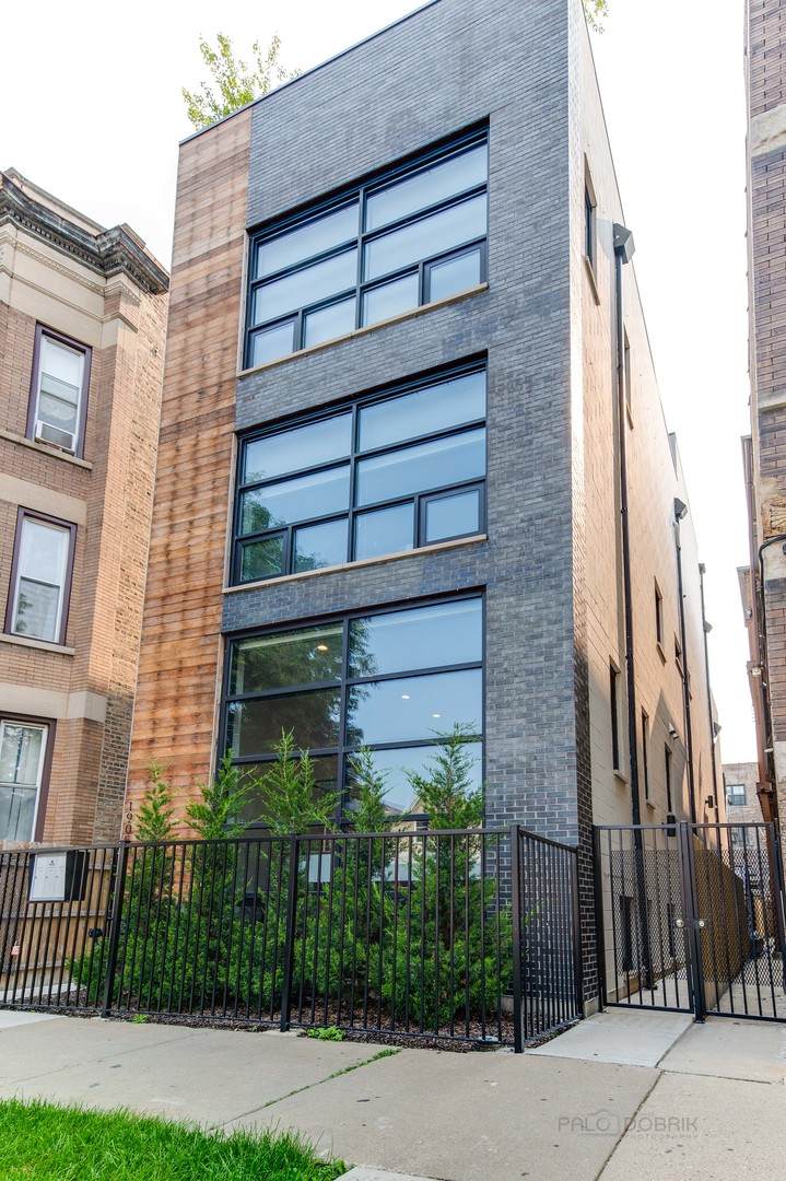 1905 Albany Avenue - Photo 1