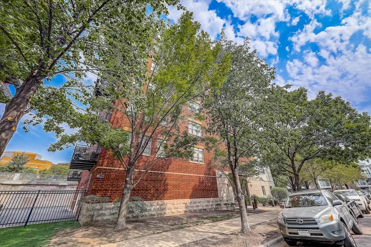 2300 Saint Paul Avenue - Photo 1