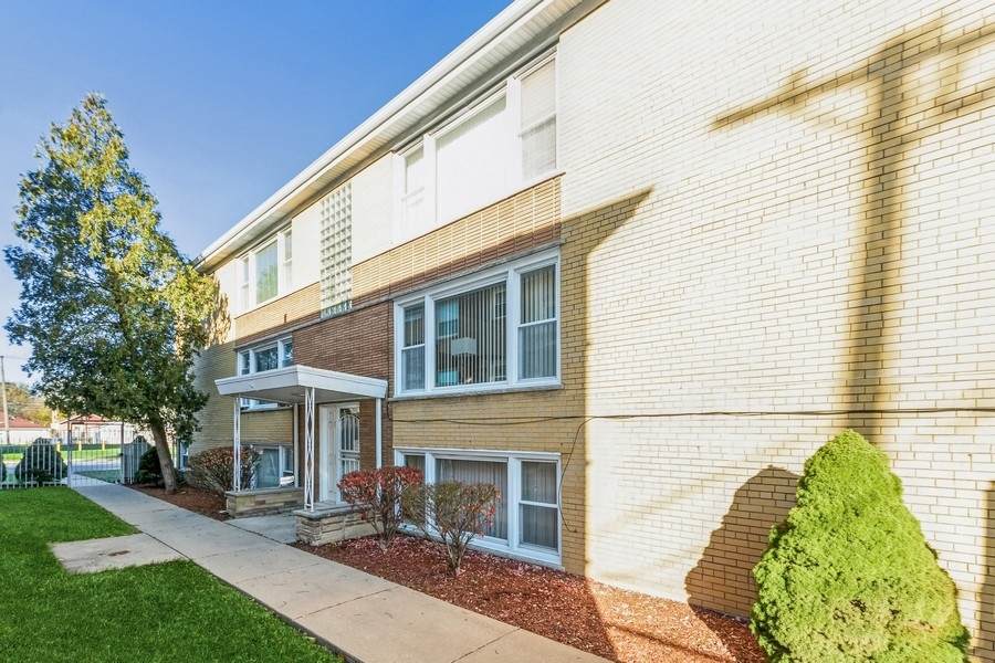 7951 Kedzie Avenue - Photo 1