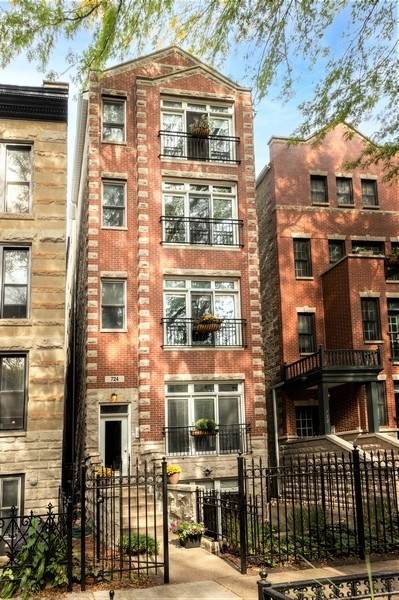 724 Briar Place - Photo 1