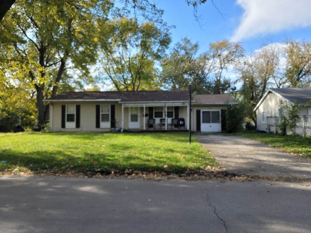1403 Hedge Road - Photo 1