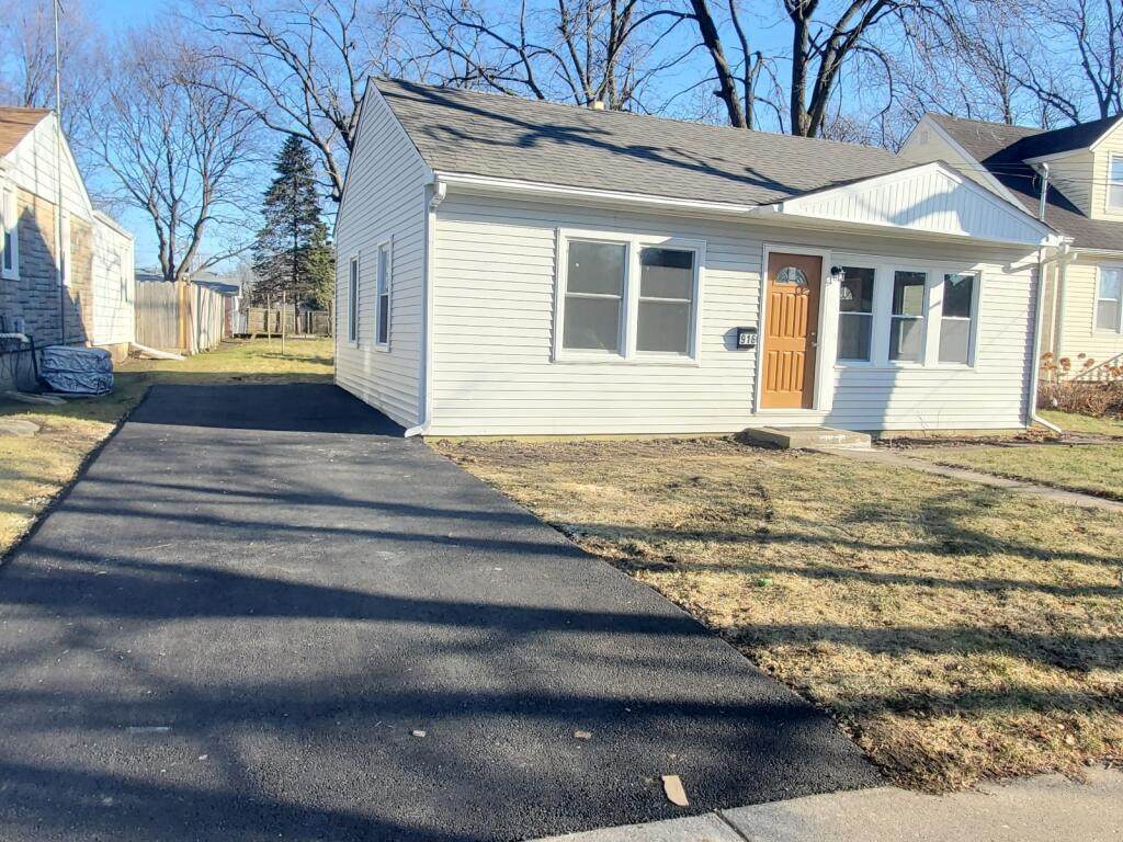 916 13th Street - Photo 1