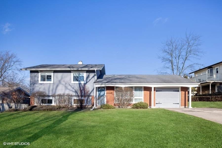 21W138 Everest Road - Photo 1
