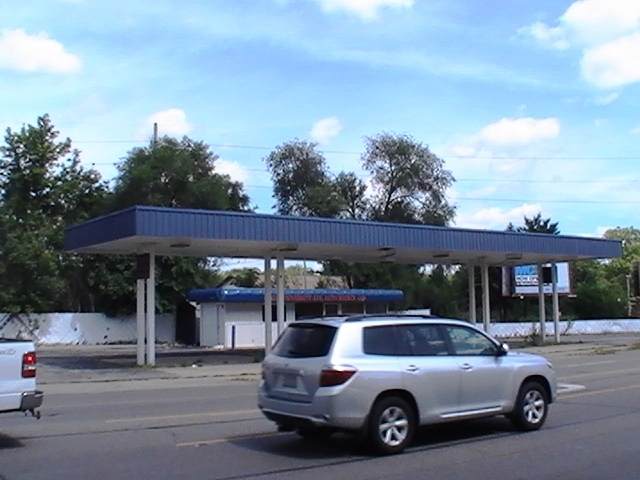902 University Avenue - Photo 1