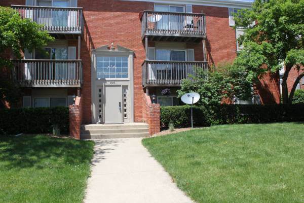 906 Harding Drive - Photo 1
