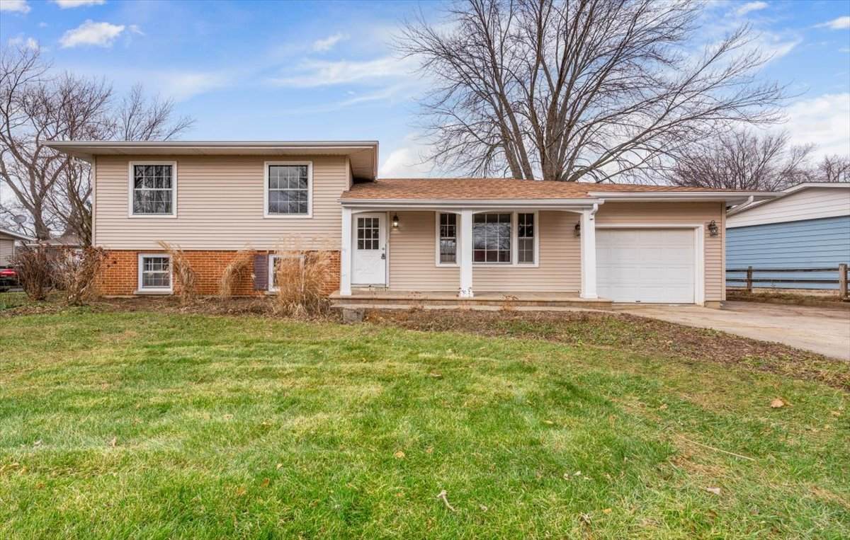 30W212 Bruce Lane - Photo 1