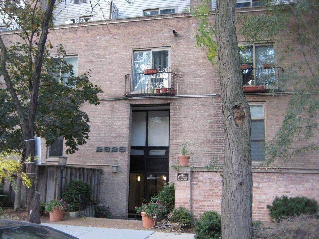 2828 Burling Street - Photo 1