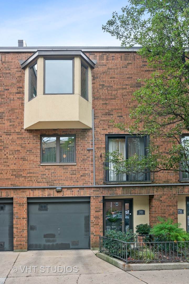 749 Dickens Avenue - Photo 1