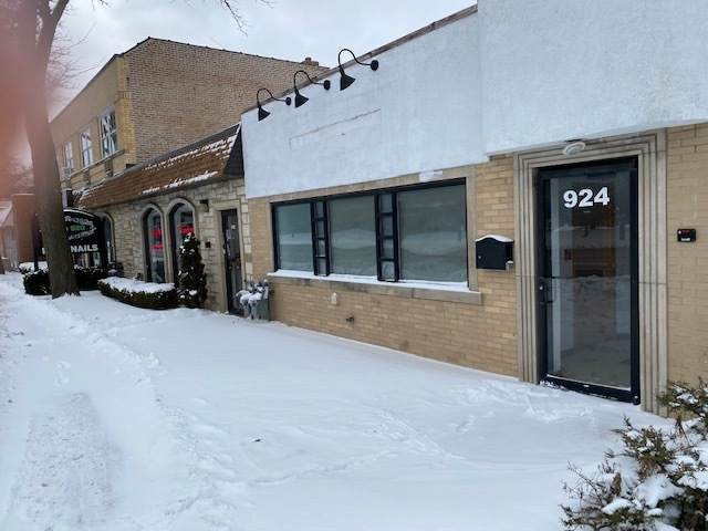 924 Waukegan Avenue - Photo 1