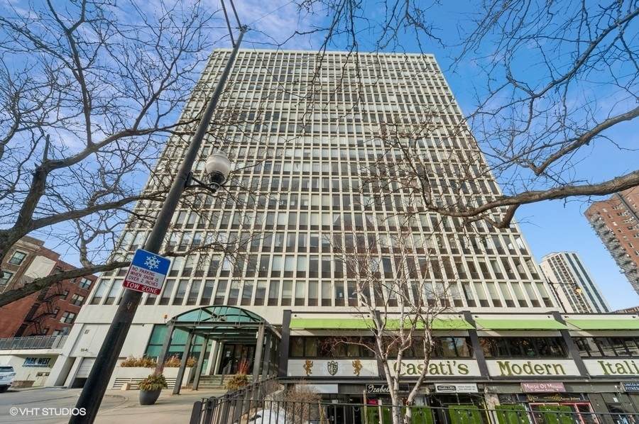 444 Fullerton Parkway - Photo 1