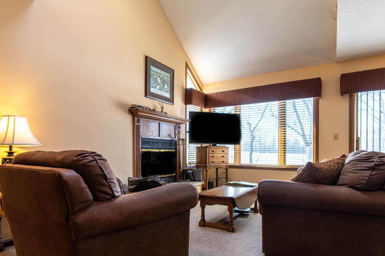 110 Point Drive - Photo 1