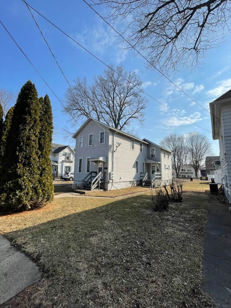 606 Ave C - Photo 1