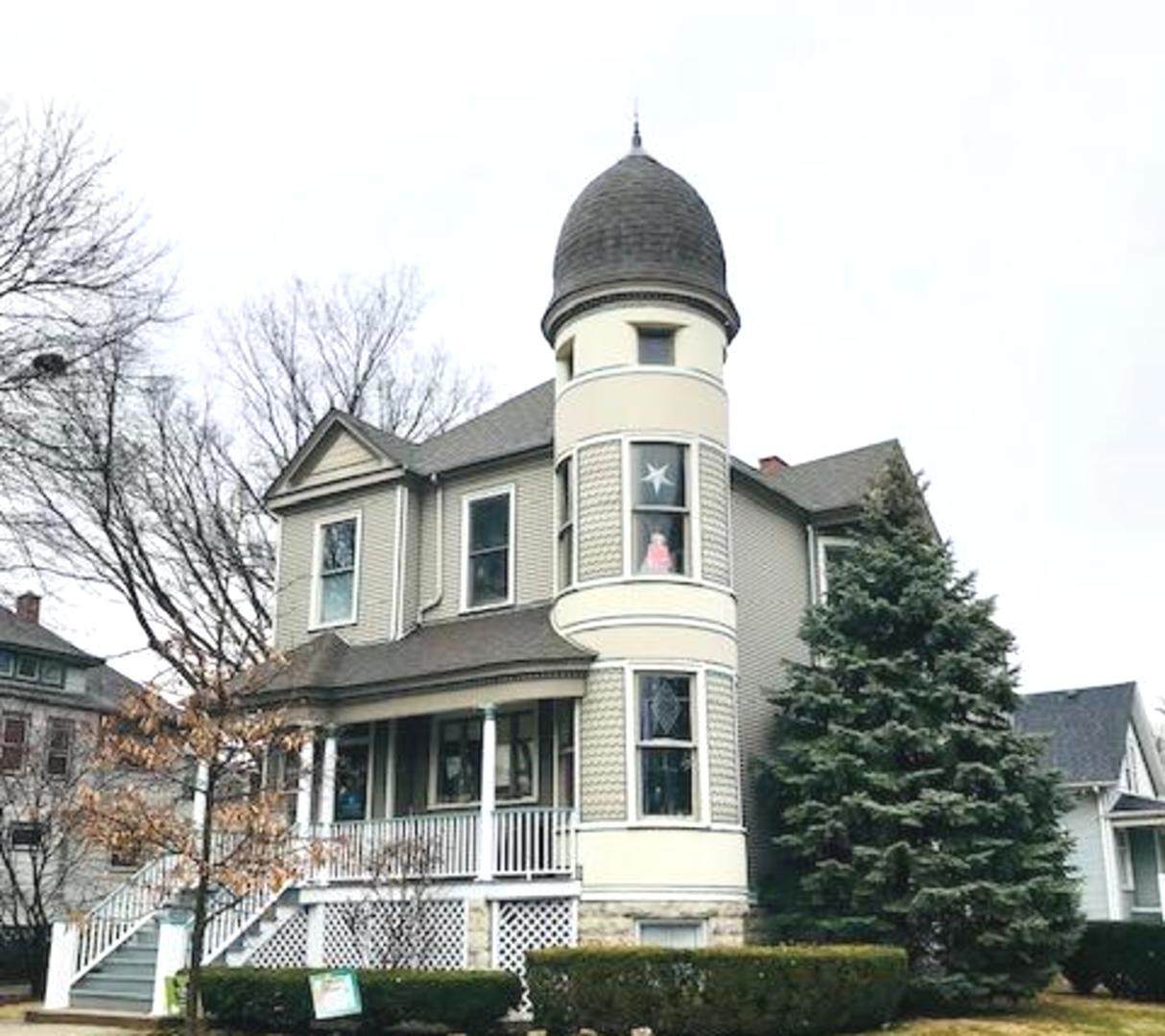 946 Wesley Avenue - Photo 1