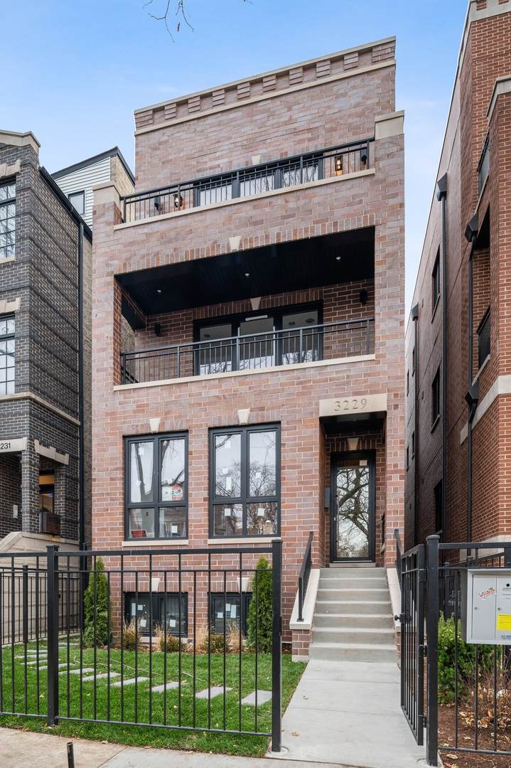 3747 Damen Avenue - Photo 1