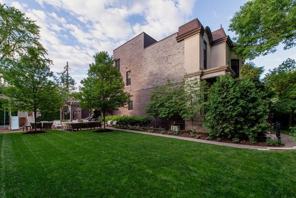 1446 Berteau Avenue - Photo 1