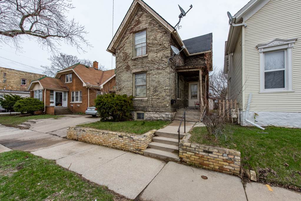 1229 Erie Street - Photo 1