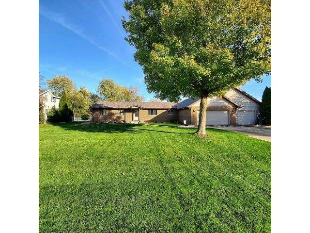 1195 Hedge Avenue - Photo 1