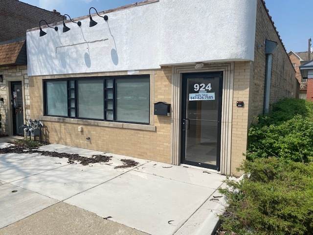 924 Waukegan Avenue - Photo 1