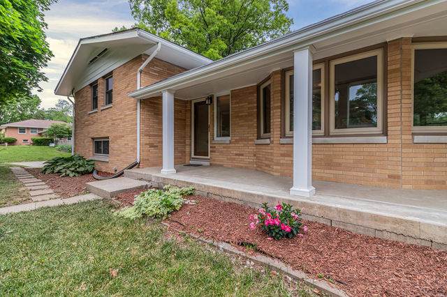 902 Mayfair Road - Photo 1