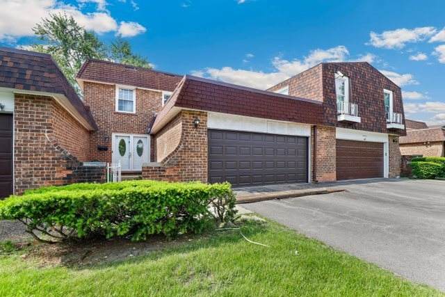 17W763 14th Street - Photo 1