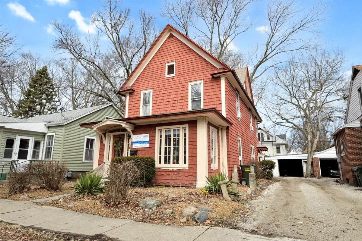 704 Illinois Street - Photo 1