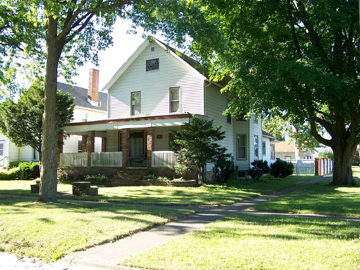 313 Elm Street - Photo 1