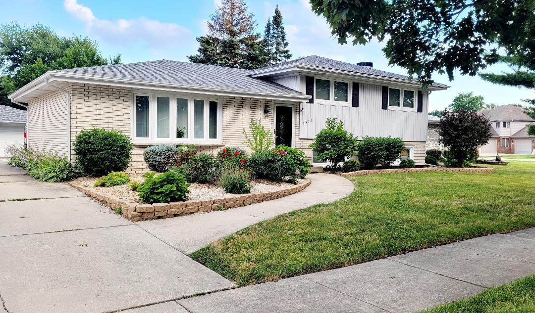 6427 92nd Street - Photo 1