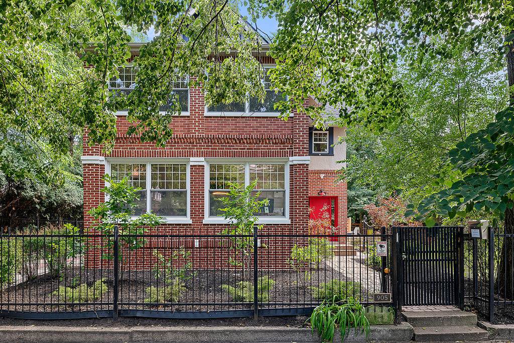 905 Castlewood Terrace - Photo 1
